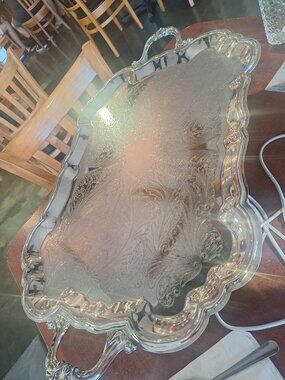 ELEGANT SILVERPLATED ROGERS SERVING TRAY